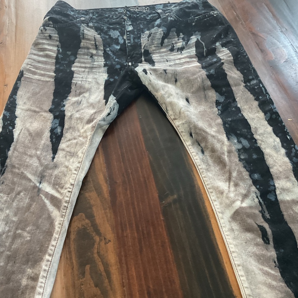 Robin's Jean Black and Tan Patterned Jeans